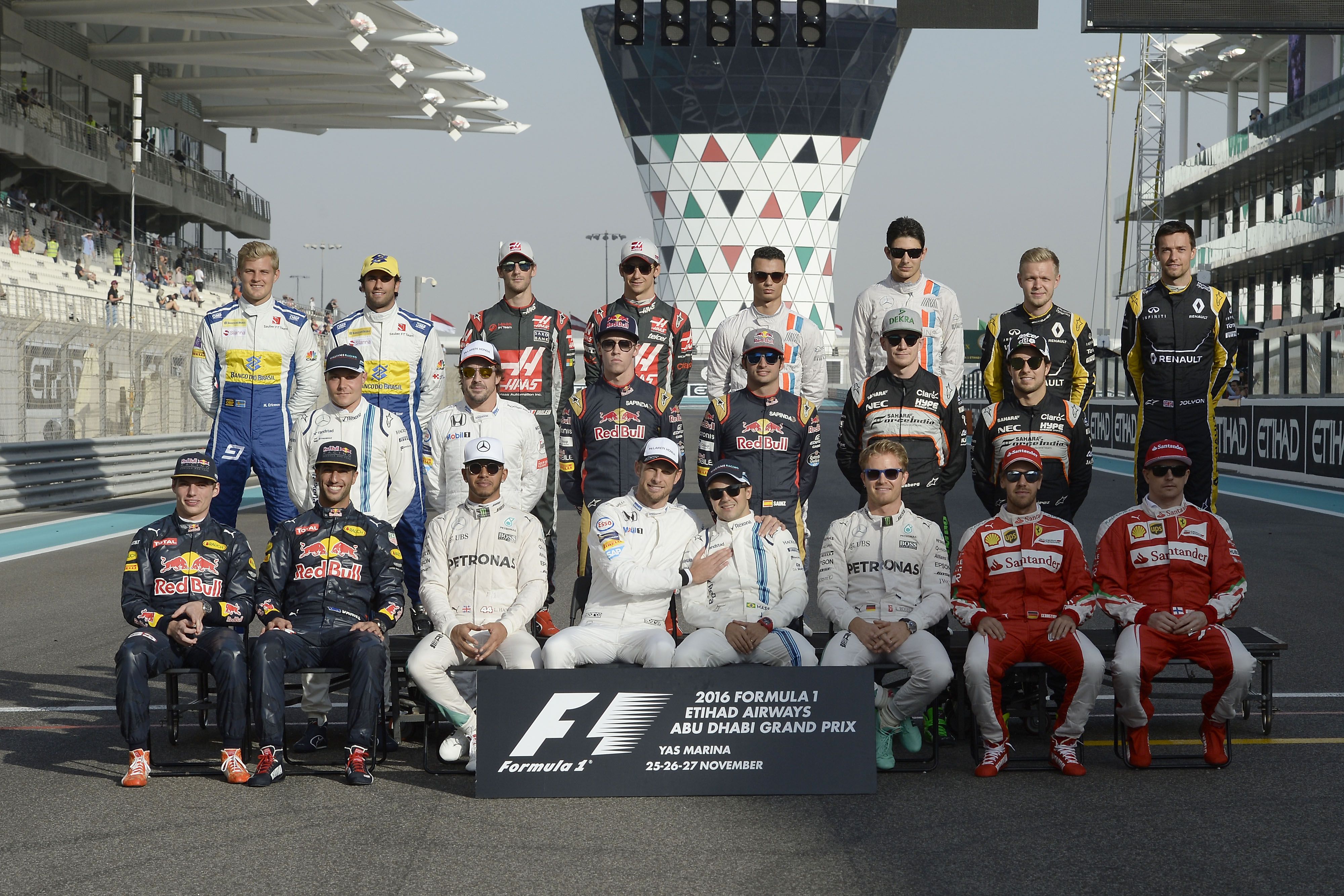 Команды ф 1. Гонщики формулы 1 на ф. F1 2016 гонщики. Formula 1 2016. Пилоты ф1 2016.