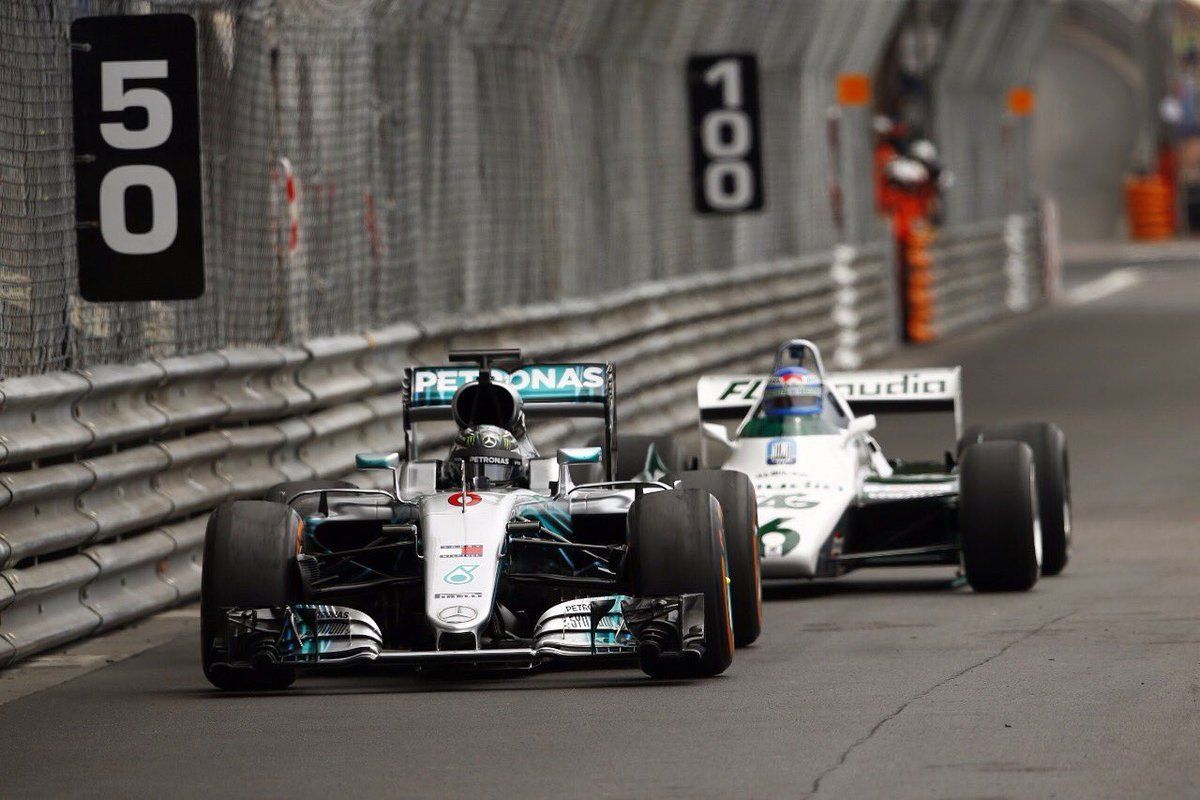Nico Rosberg (Williams) et son père Keke (Williams) au volant de leurs voitures championnes à Monaco.