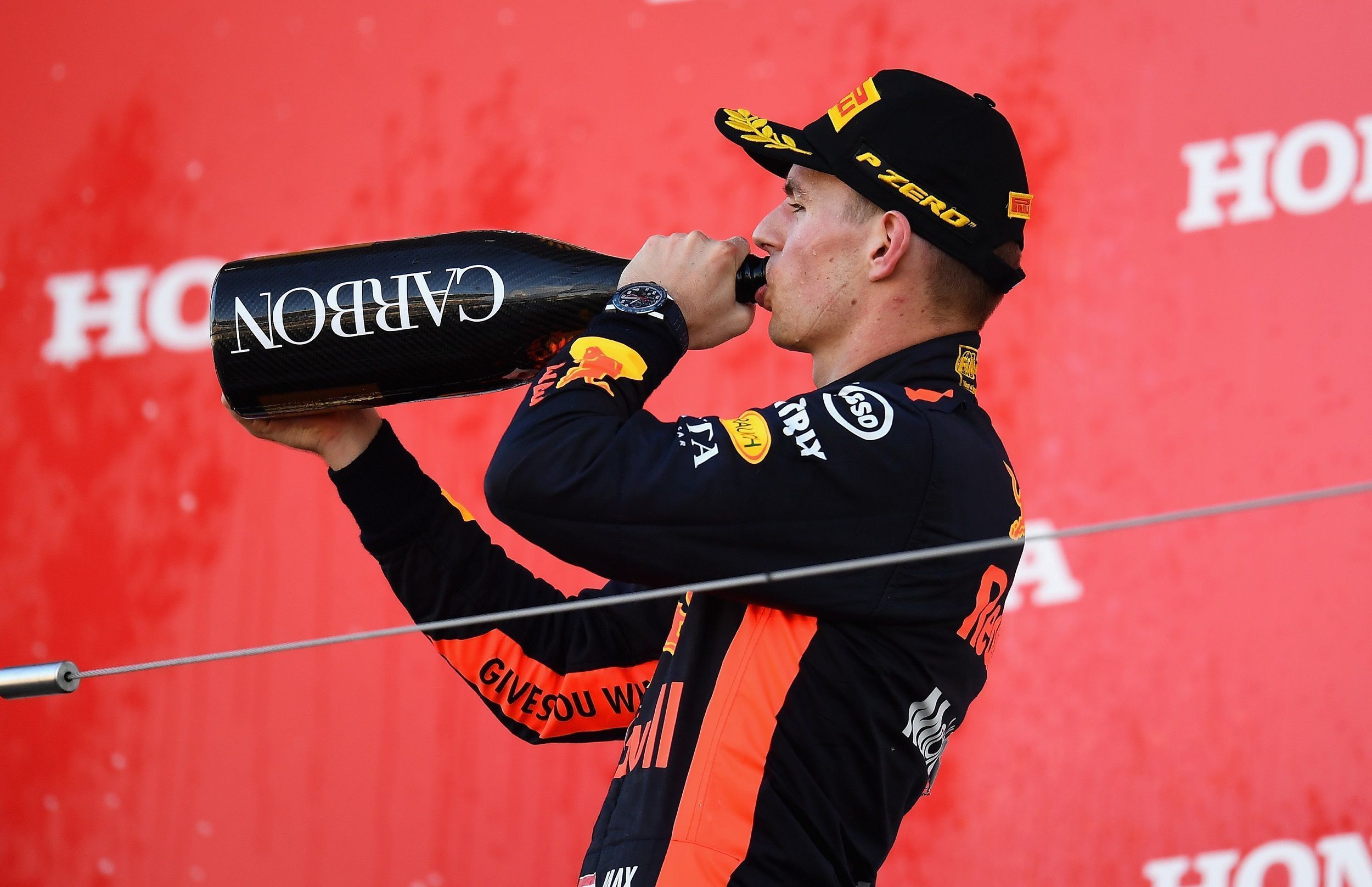 F1 podium champagne