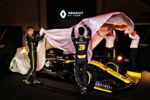 Renault lucha por volver a ganar
