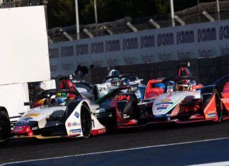 Lucas di Grassi ahead of Pascal Wehrlein in Mexico Formula E race