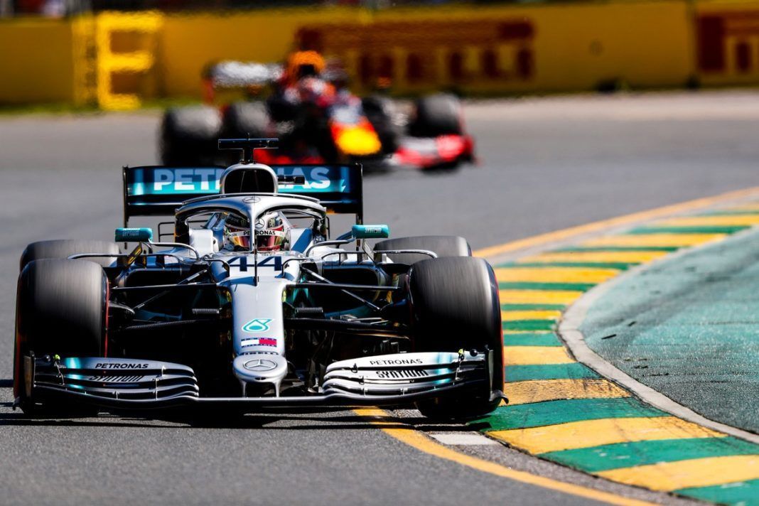 Australian GP: Hamilton still in front from Ferrari duo after FP3