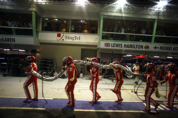 Charles Leclerc, Lewis Hamilton F1 re-fueling