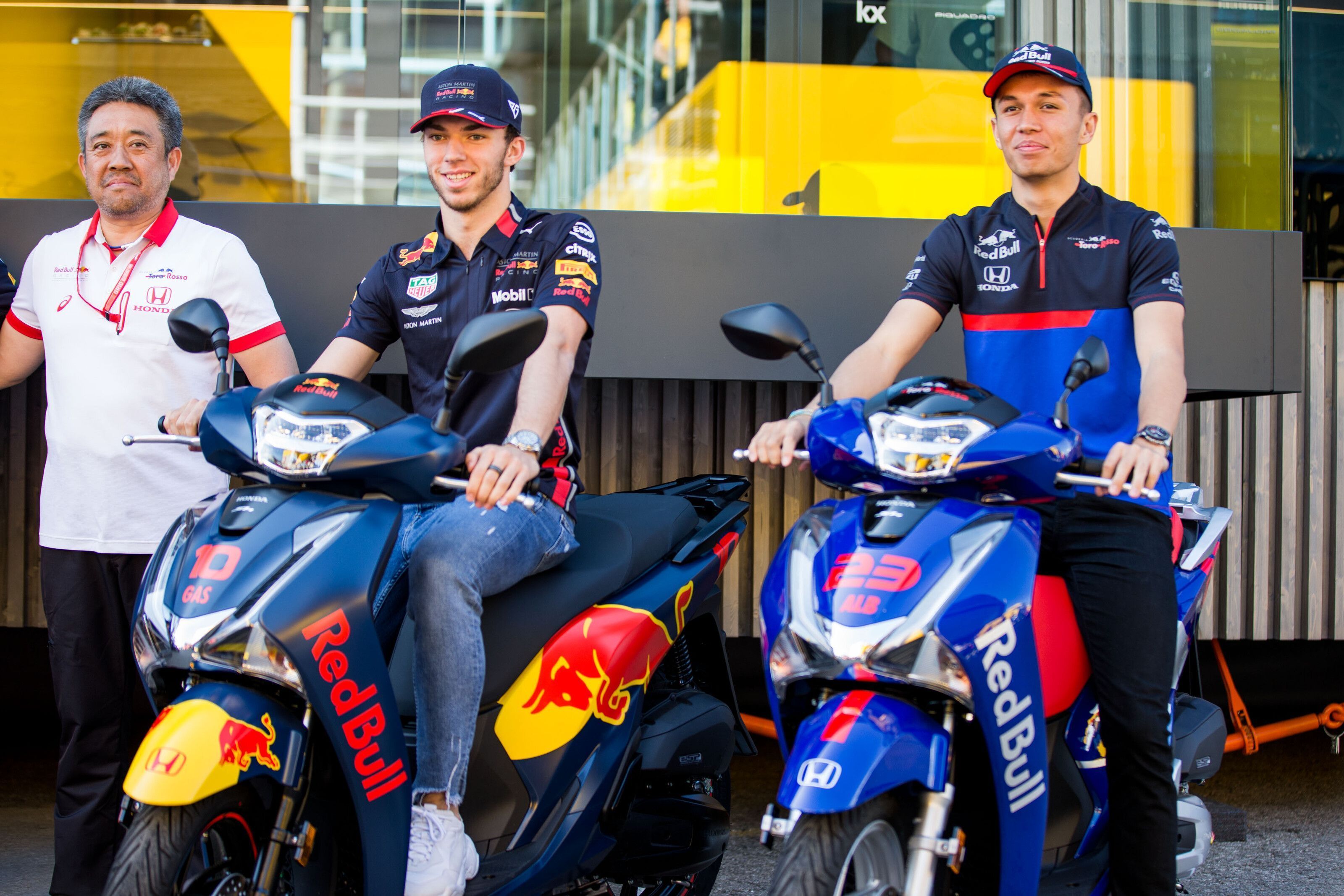 Alexander Albon, Pierre Gasly, F1, Red Bull