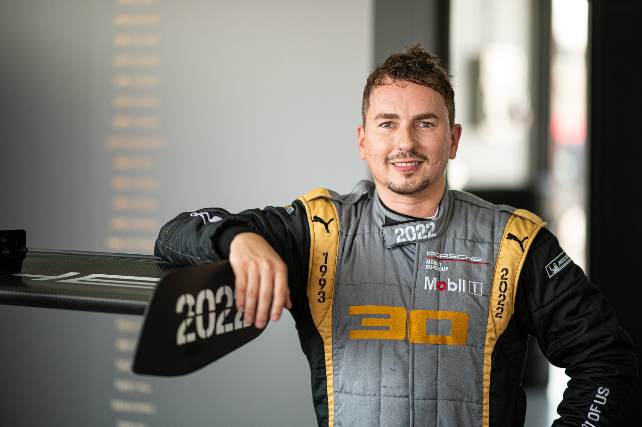 Jorge Lorenzo preparándose para participar en la Porsche Supercup