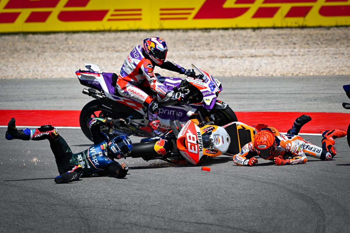 Així va ser el fatal accident entre Marc Márquez, Miguel Oliveira i Jorge Martín al Gran Premi de Portugal / MotoGP