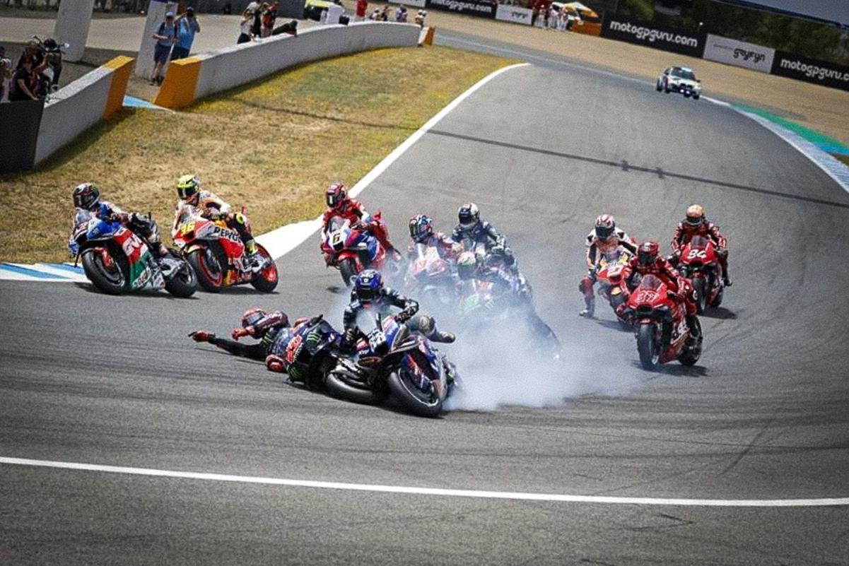 L'accident entre Fabio Quartararo i Miguel Oliveira al GP d'Espanya / MotoGP