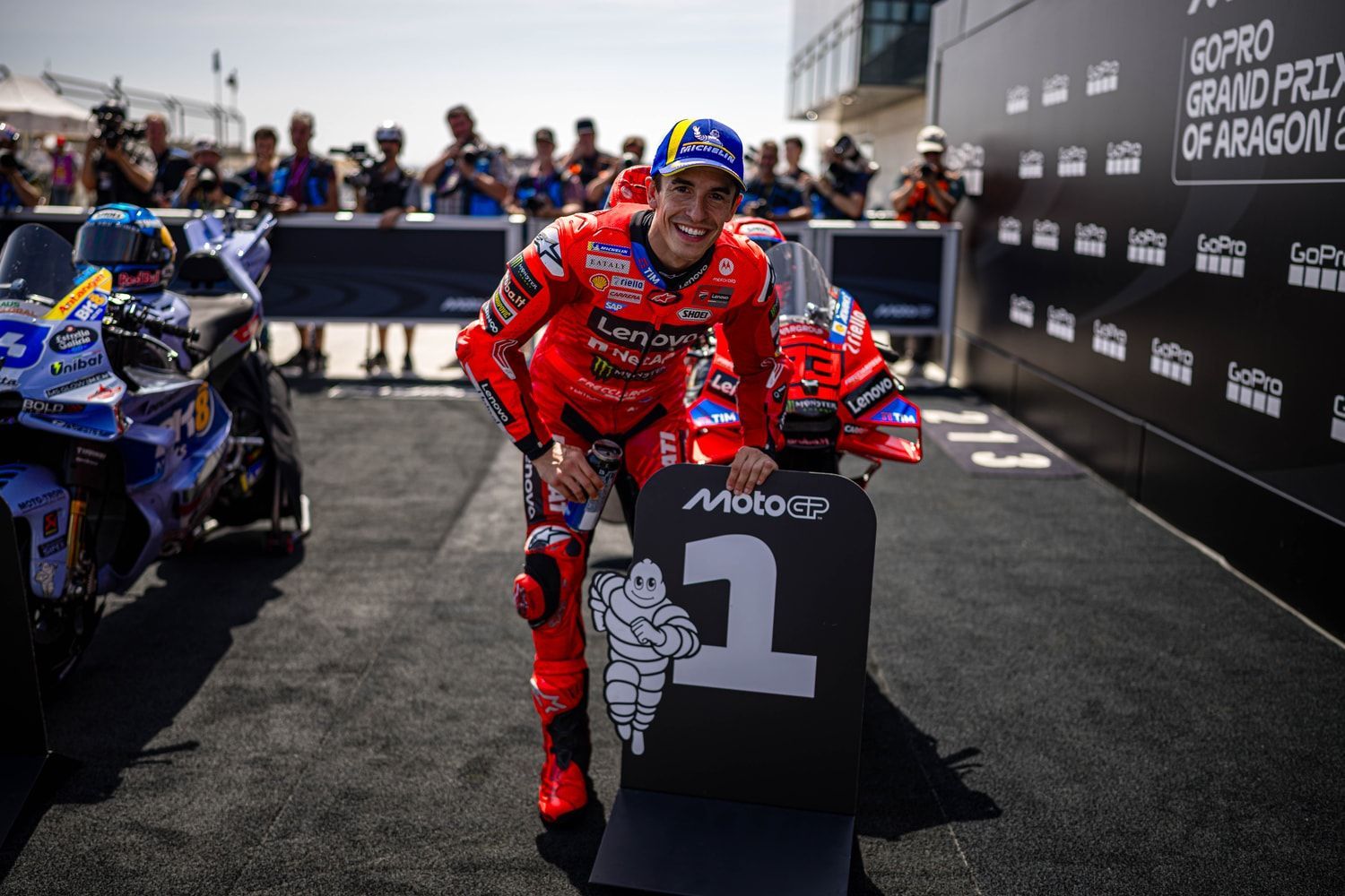 158114656_A1J6883_UC807807_High