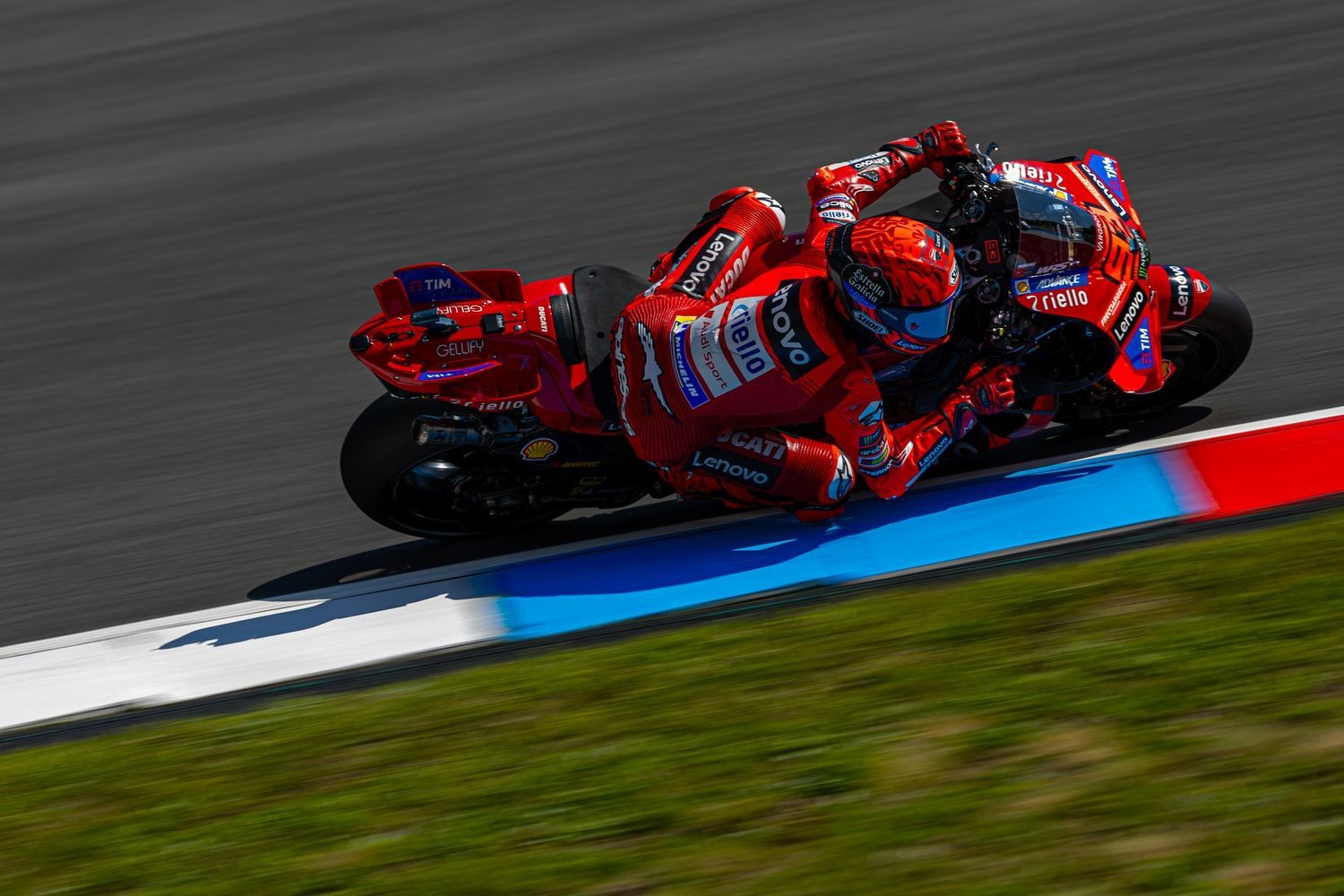 200101512_RB_8902_UC831138_High