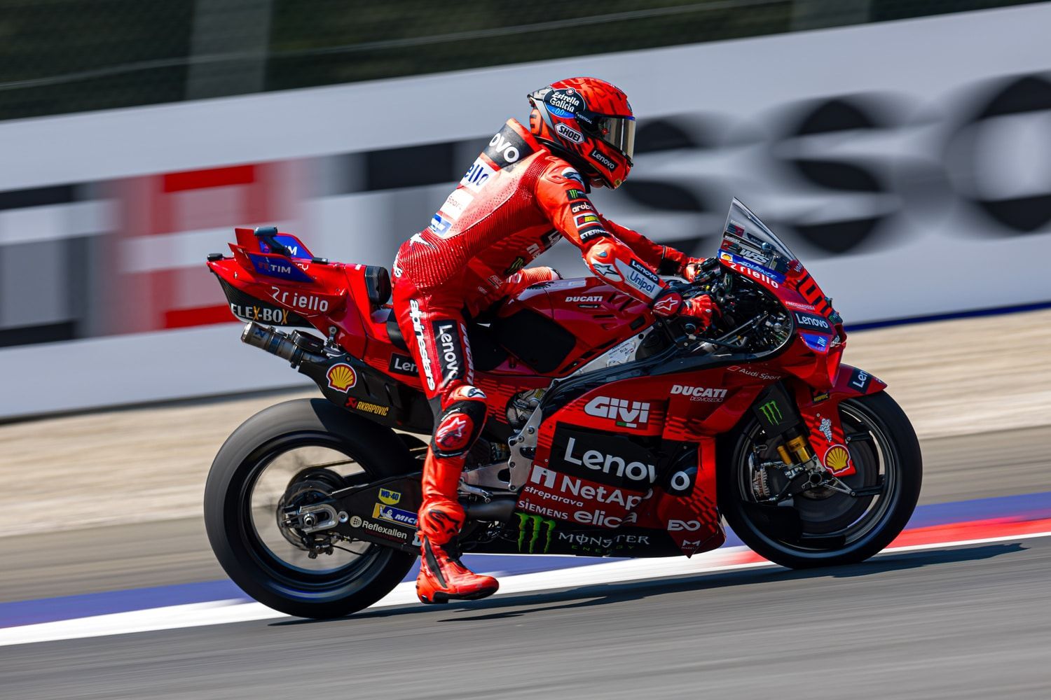 227112725_RB_1590_UC834402_High