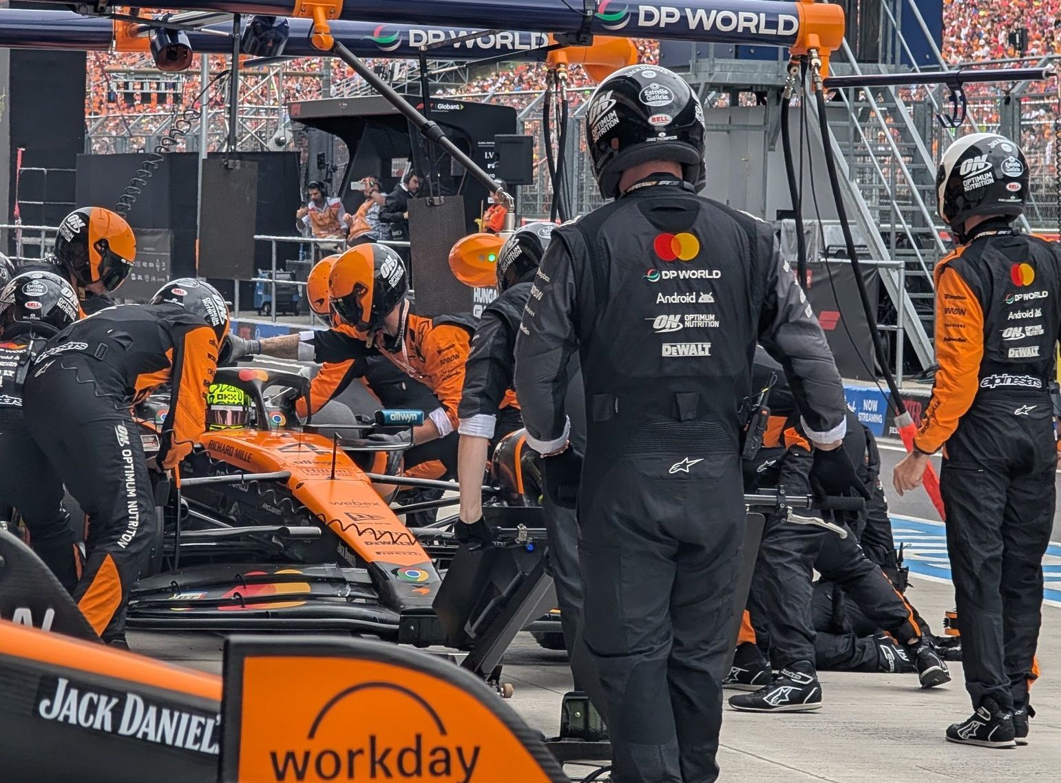 Gxbo6-fXgAAeGkh Lando Norris, Oscar Piastri, McLaren, Andrea Stella, Hungarian GP