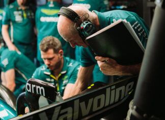 Alonso says no insistence to look at 2025 changed Newey’s mind Fernando Alonso, Adrian Newey, F1, Aston Martin