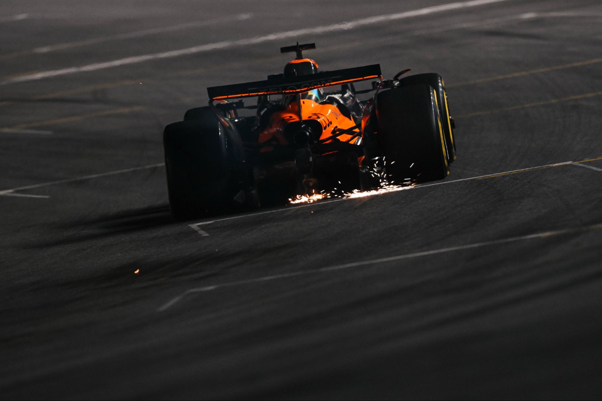 G6absXFW0AA8yeU McLaren, DQ, F1, Las Vegas GP, Lando Norris, Oscar Piastri