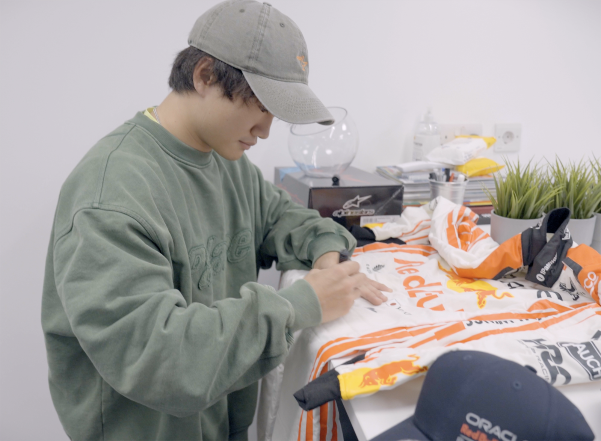 unnamed (7) Max Verstappen, Yuki Tsunoda, F1 Authentics, F1