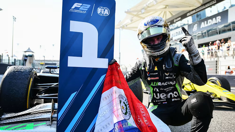 DSC_9899_rtKm6cMs F2, Abu Dhabi, Joshua Duerksen