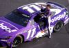 Denny Hamlin se impone en Las Vegas a pesar de una penalización