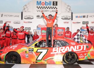 Victoire de Justin Allgaier à Darlington après un arrêt aux stands malheureux de Larson