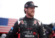 Cleetus McFarland espera la decisión sobre su licencia para NASCAR O’Reilly