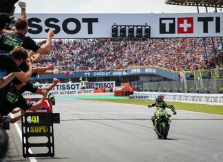 Ogura clinches maiden MotoGP victory as Bezzecchi crashes in Assen
