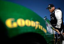Eixida de dos caps de cotxe després de fallides d’inspecció a NASCAR a Michigan