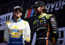 Moment divertit entre Chase Elliott i Ryan Blaney a San Diego