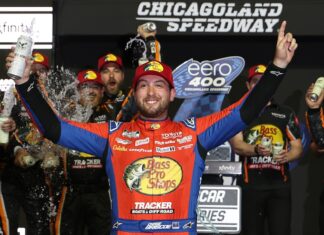 Chase Briscoe clinches his sixth victory at Chicagoland with a spectacular 1-2-3 from JGR