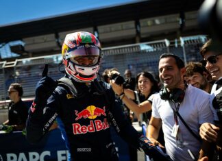 Rivera célèbre sa première victoire en F3 avec un soupir de soulagement