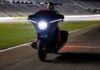 Ryan Blaney disfruta de su nueva motocicleta con un paseo nocturno en Atlanta