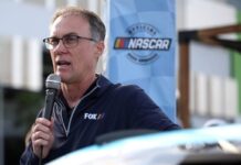 Kevin Harvick défend la pénalité de Bubba Wallace, mais remet en question la nécessité de la règle
