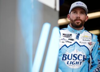 Ross Chastain deberá cumplir una penalización costosa durante la carrera tras tres fallos de inspección