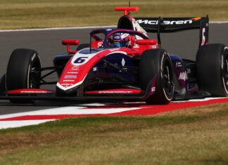 De Palo remporte la victoire dans une finale passionnante contre son coéquipier Slater à Silverstone