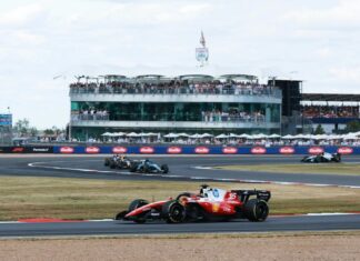 Leclerc triomfa a Silverstone mentre Antonelli es queda enrere