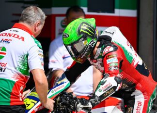 Johann Zarco es torna a pujar a la moto tres mesos després de l’accident a Barcelona