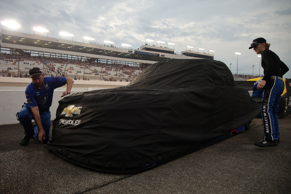 La cursa de camions de NASCAR a Richmond se suspèn fins dissabte