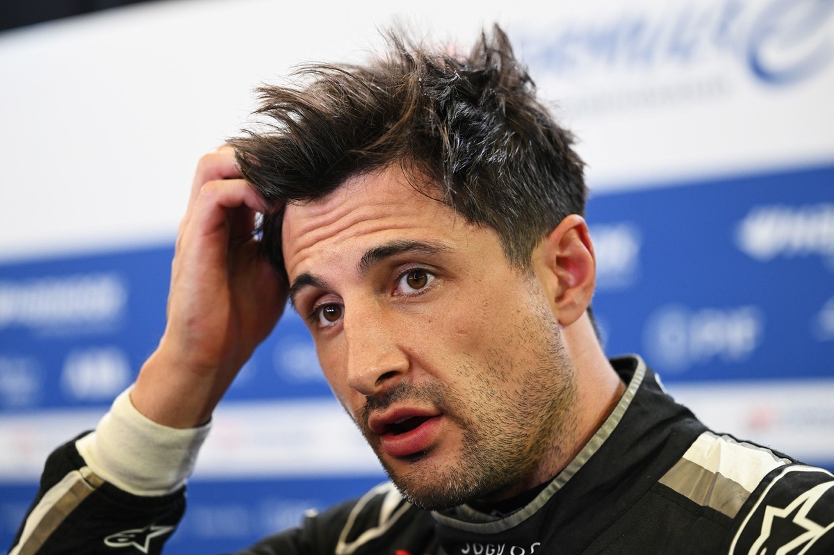 Mitch Evans laments his bad luck in London after an unfortunate VSC