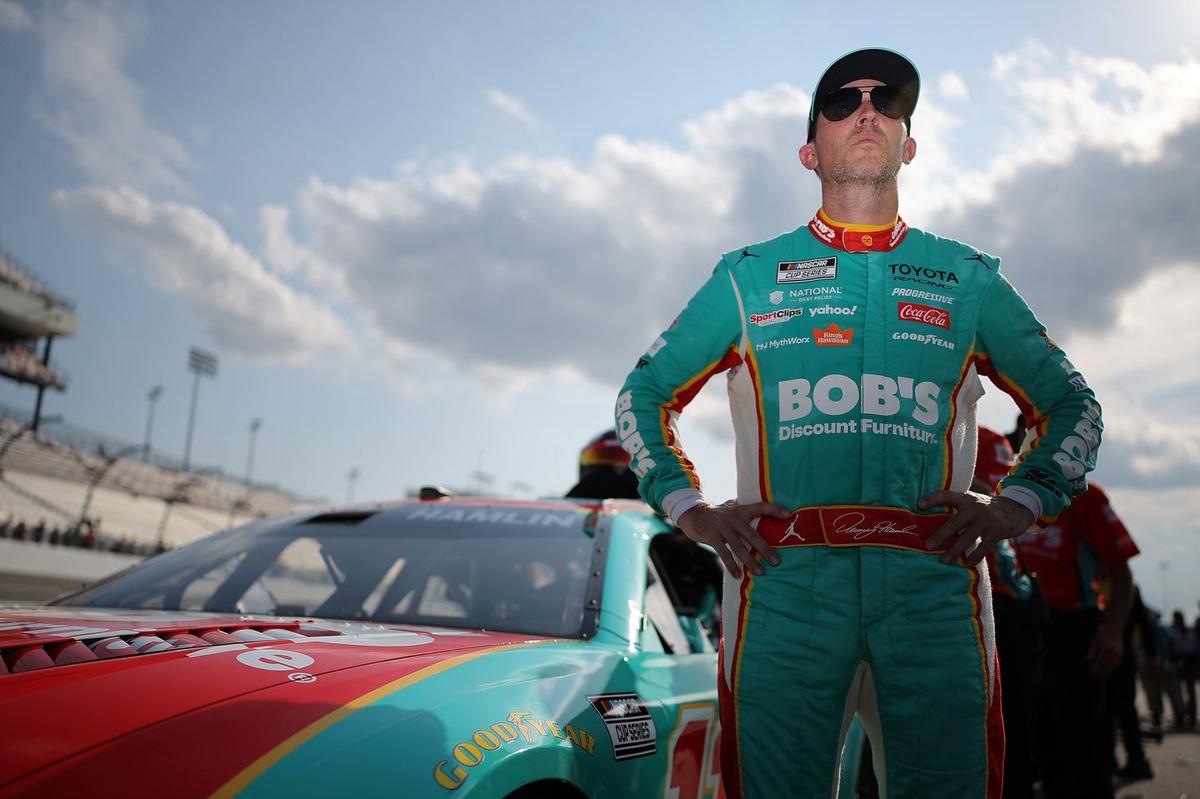 Richmond Raceway rend hommage à Denny Hamlin et sa famille