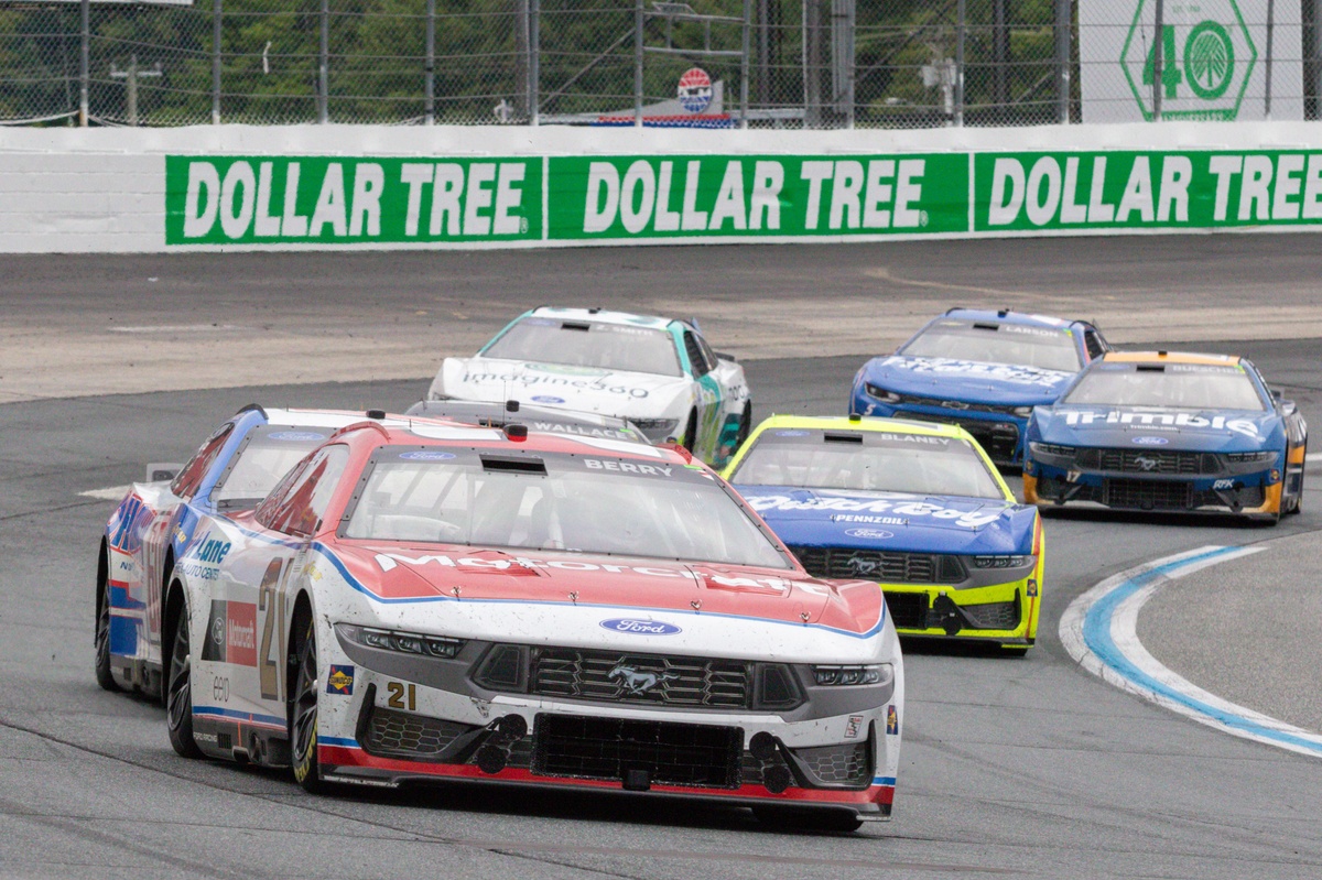 Josh Berry fights for his future in NASCAR with four consecutive top 10 finishes