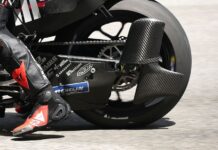Ducati adopta un disseny similar d’ala al braç oscil·lant mentre Aprilia presenta una versió millorada
