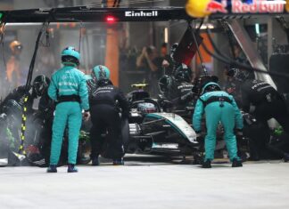 Mercedes faces challenges with a replacement team in the pitstops in Singapore